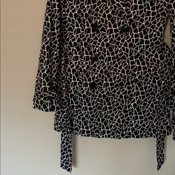 Vertigo Paris Trench Coat - Picture 5 of 8